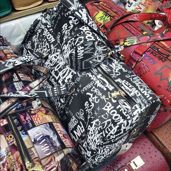Graffiti Print 2N1 Duffle Overnight Bag - Picture 2 of 8